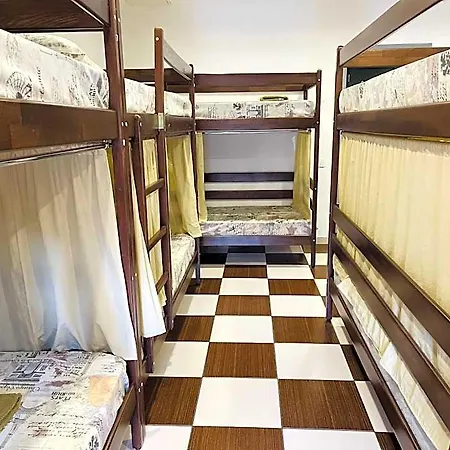 Le Reve بيت شباب