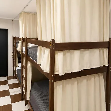 Hostel Le Reve *