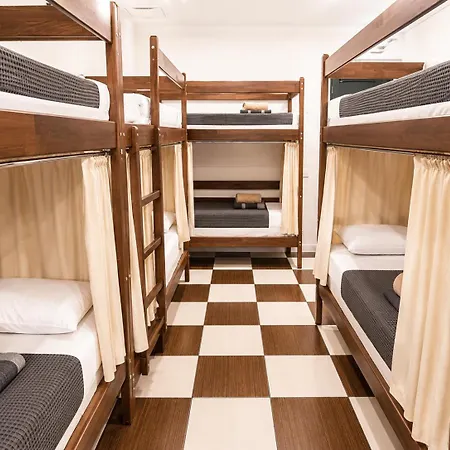 Hostel Le Reve *